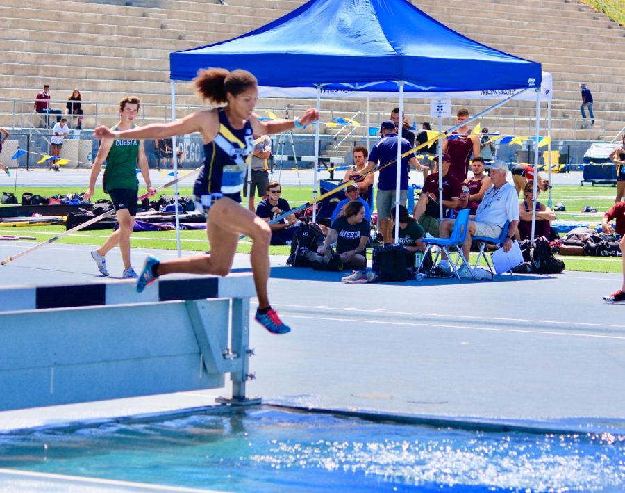 Sophomore distance runner Erica Edwards jumps her way into the 3000m steeplechase final. Picture credit to, Jeff Eichler