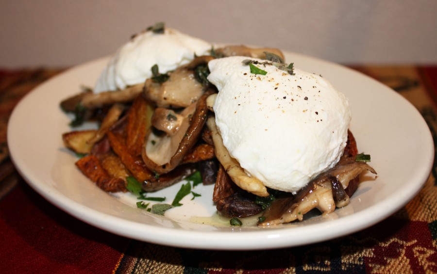 The+smoky+flavor+of+shiitake+mushrooms+and+velvety+oyster+mushrooms+make+for+a+delicious+and+unique+breakfast+when+paired+with+poached+eggs.+Photo+Credit%3A+Lauren+J.+Mapp%2FThe+Mesa+Press