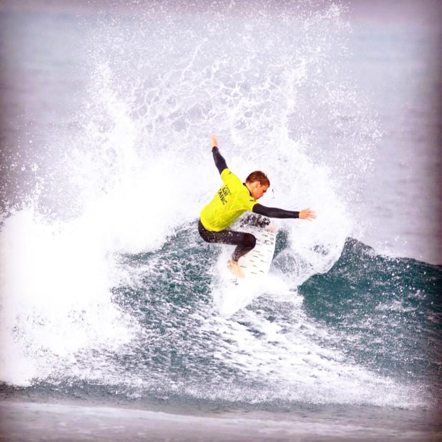Mesa surfer Jason Belgau shredding a wave at Blacks Beach. 