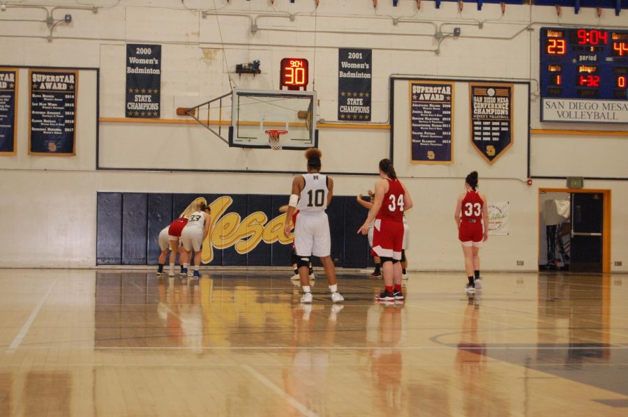 Olympians+focused+on+the+game+and+all+eyes+on+the+basketball+