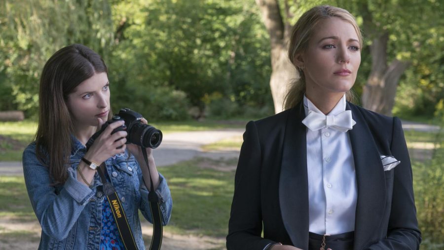 Anna Kendrick as Stephanie and Blake Lively as Emily in A Simple Favor.