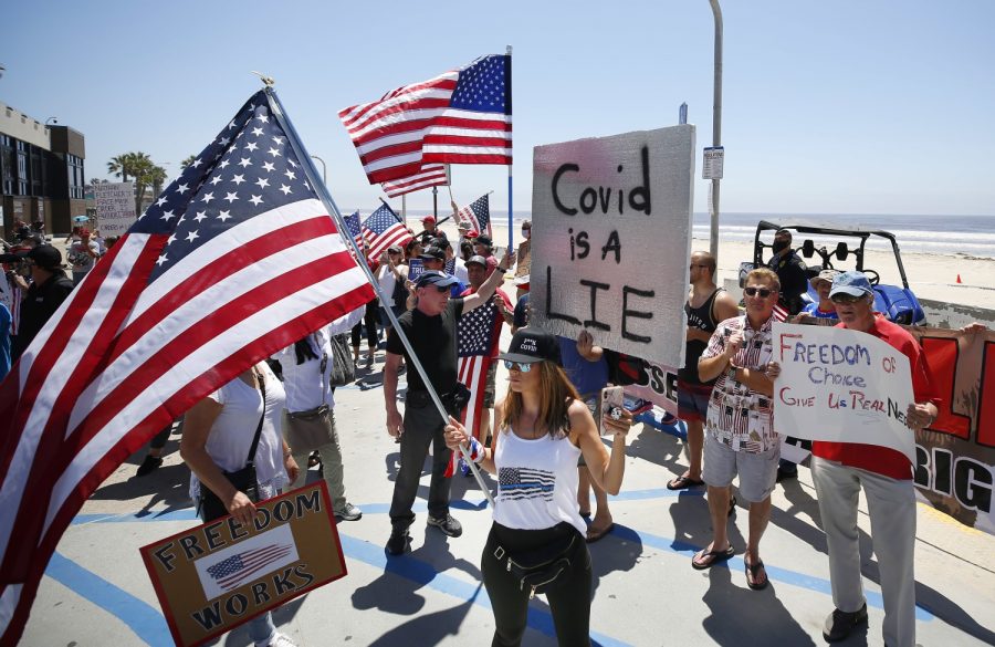 San Diegans gather at Pacific Beach to protest against stay-at-home orders. Credit: MCT Campus.