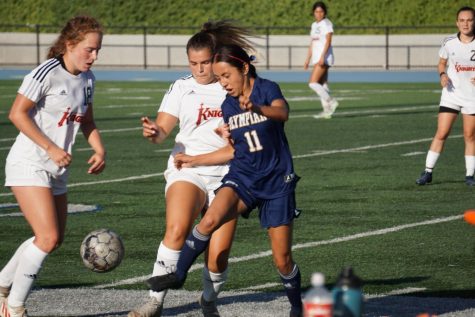 Valeria Vargas dribbles the ball past two City College defenders.