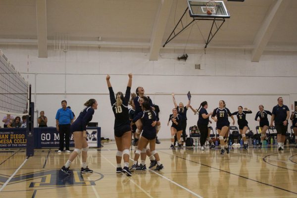 Women’s Volleyball defeats Ventura to move to 6-0