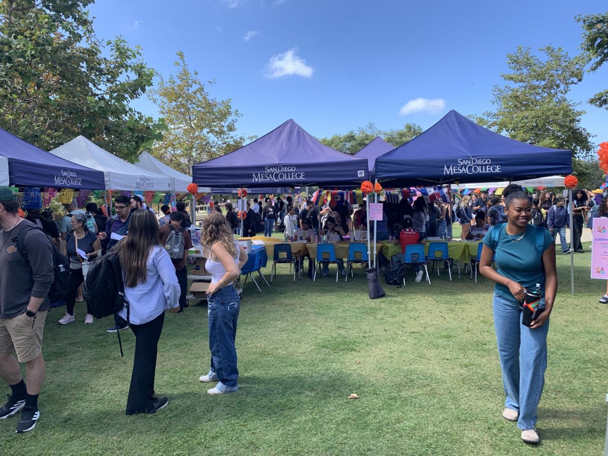 Mesa Students gathered during the Latino/a/e Bienvenida at Mesa College Commons Quad in San Diego on Thursday, Sept. 11, 2025