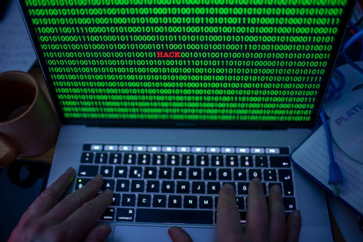 The Word "hack" can be seen on a laptop monitor. (Jens Büttner/dpa/TNS)