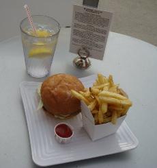 Beachside Burger-Lounging made organic
